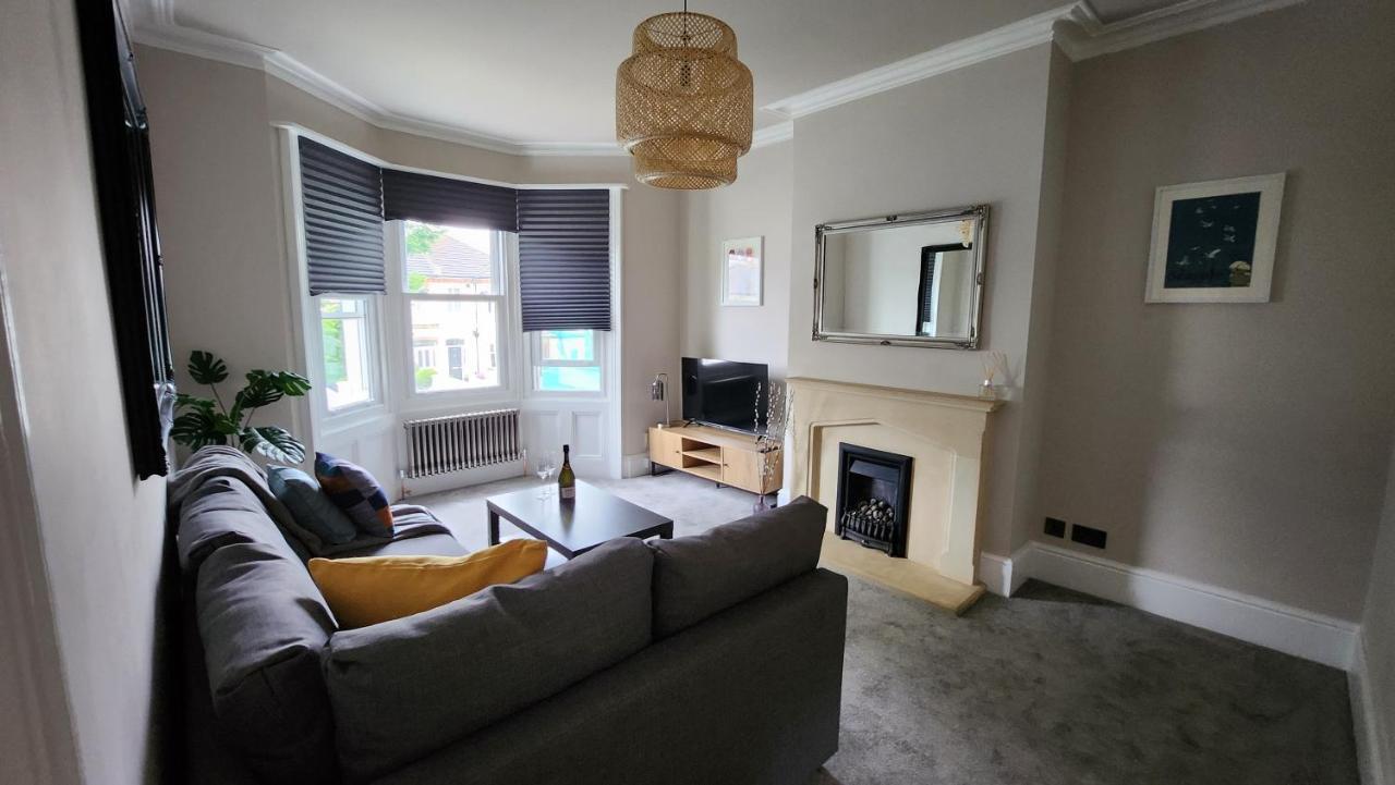 Contemporary Beach Apartment Brighton Eksteriør billede